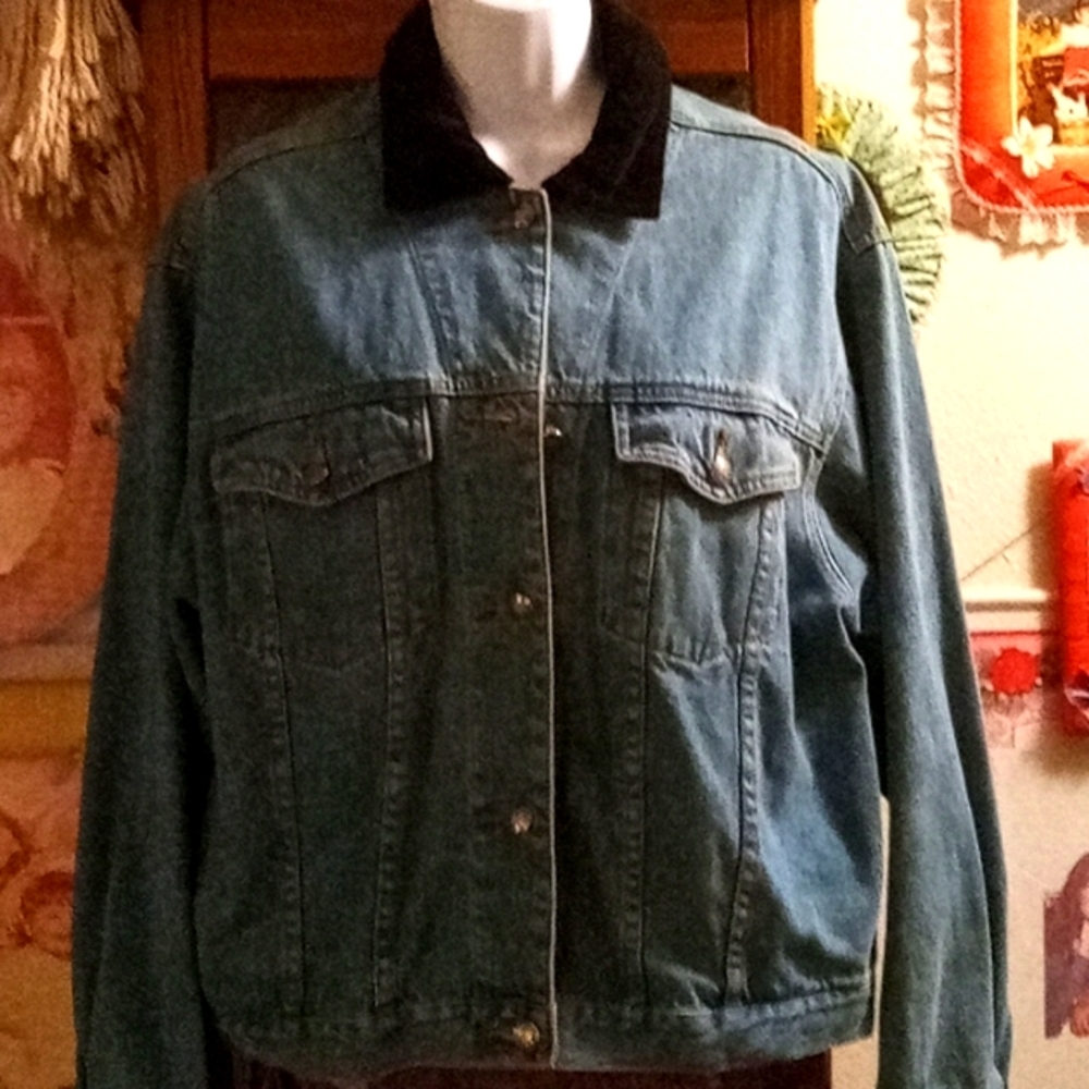 Vintage 90's,Like NEW,Unique, Denim Jean Jacket with Black Velvet Trim,RARE!💙🖤
